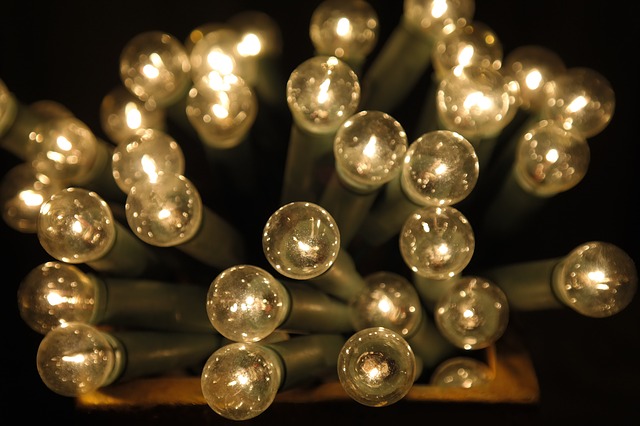 3 Energiespartipps fürs Beleuchten, Backen und Schenken