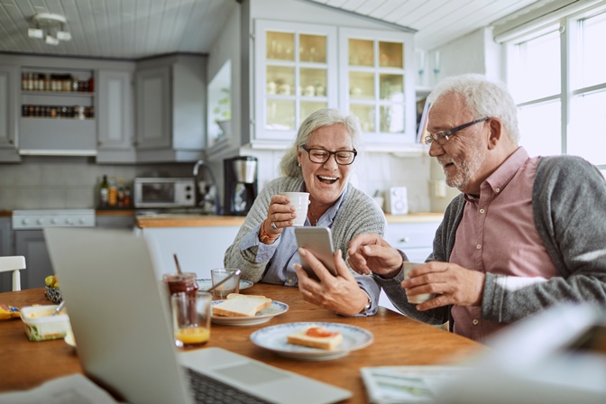 Für Silver Surfer: Machen Sie Ihr Smartphone sicher!