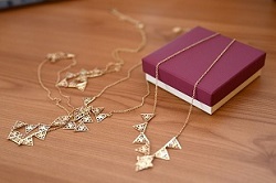 Schmuck zu Weihnachten - fair schenken