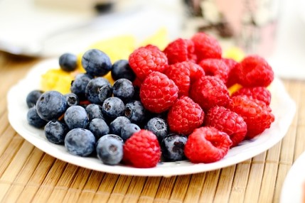 Fruchtfliegen im Sommer –  Obst und Gemüse richtig lagern