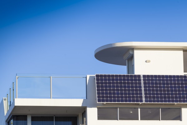 Stecker-Solargeräte für Mieter und Eigentümer