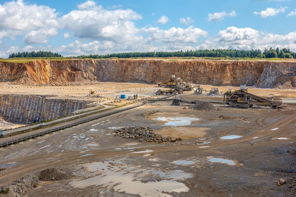 Rohstoff Sand:  Begehrt, knapp und kaum recycelt 