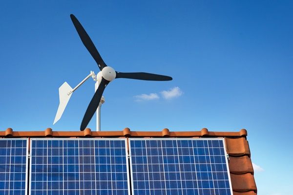 Neue Trends: Kleinwindanlagen und Solarstrom vom Balkon