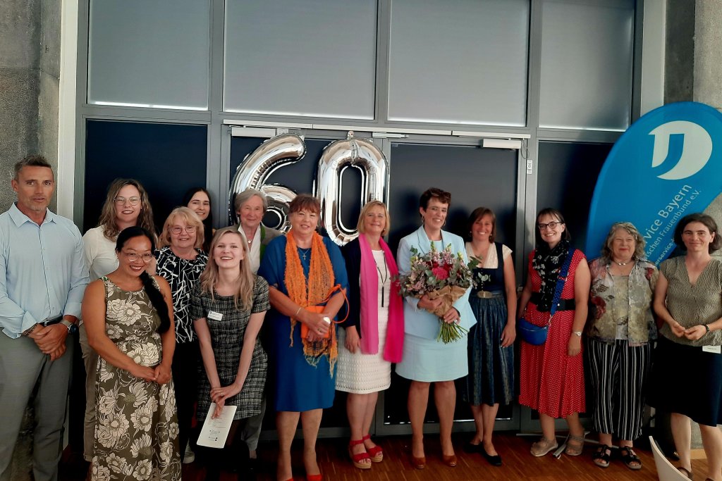 Das Team der VSB-Beratungsstelle in Regensburg mit Landesvorstand und Diözesanvorsitzenden.