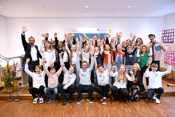 Neun Schulen als Pionierschule für langjähriges Engagement im Programm „Partnerschule Verbraucherbildung Bayern“ ausgezeichnet