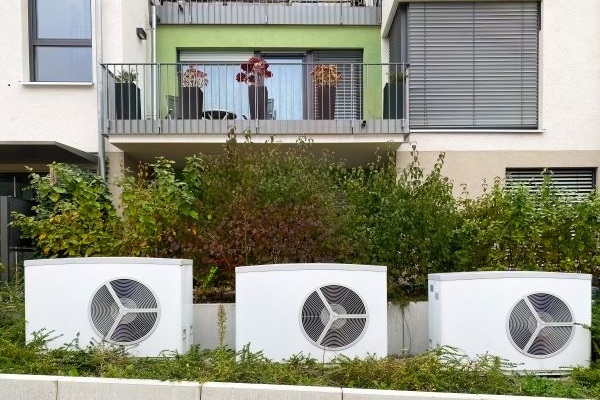 Wärmepumpen in Mehrfamilienhäusern: Chancen und Herausforderungen