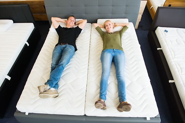 Matratze, schlafen, Probeliegen, Kaltschaum, Federkern, Latex