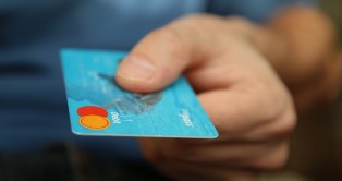 Ersatz-Bankkarte kostenlos oder gebührenpflichtig?